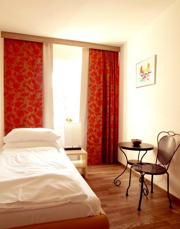 Zur Steirerstub'N Hotel Graz Room photo
